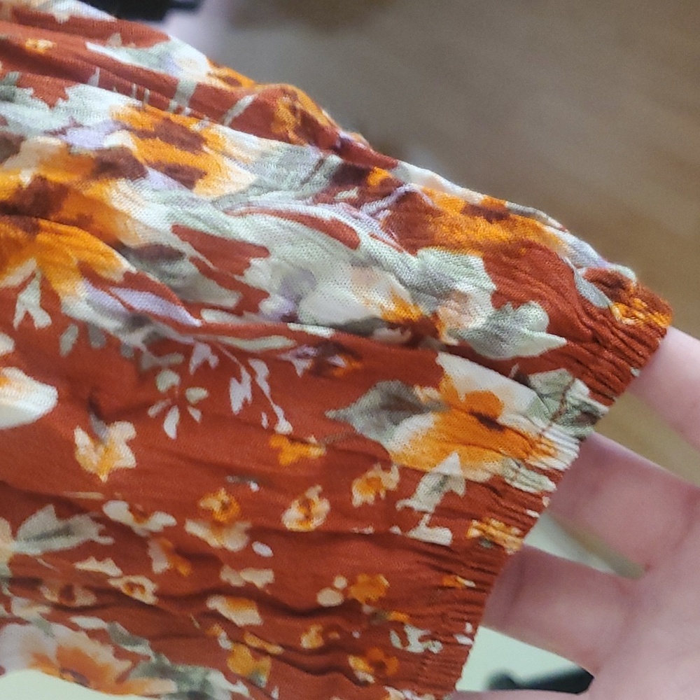Floral Ruffle Blouse - Picture 3 of 6